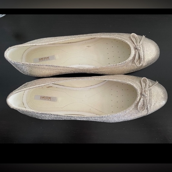 🌟 Holiday Glamour 🌟 Geox Respira Gold Ballet Flat US Sz 9 like new Barely Worn. - Picture 3 of 6
